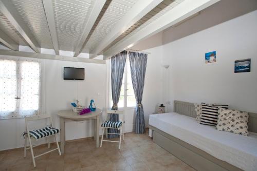 Gryparis Club Apartments Located in Mykonos City, Gryparis Club Apartments is a perfect starting point from which to explore Mykonos. Offering a variety of facilities and services, the hotel provides all you need for a good 