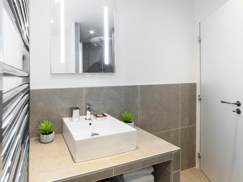 Luxury 2 Bedrooms Le Louvre I by Livinparis - image 11