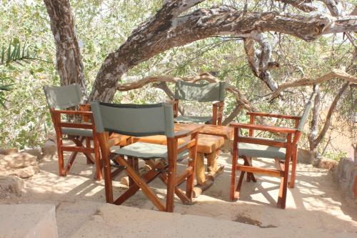 . Lion's Cave Camp, Samburu