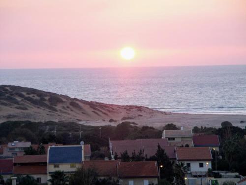 Ramat Poleg, walk to beach in Beach Poleg
