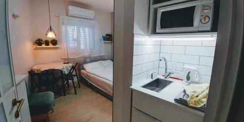 Ramat Poleg, walk to beach in Beach Poleg