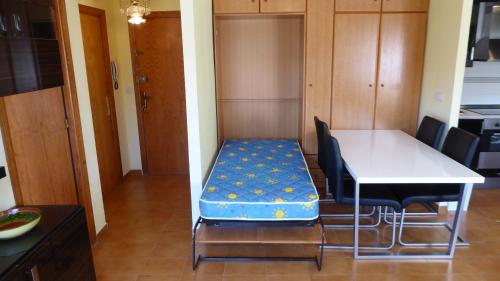 Apartment with side seaview 60 meters from sea