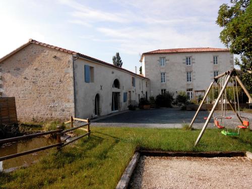 Gîte familial -- Les PALMIERS - Location saisonnière - Gémozac