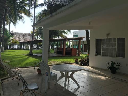 Nichos Beach Villas in 藍色海灘-米卻肯