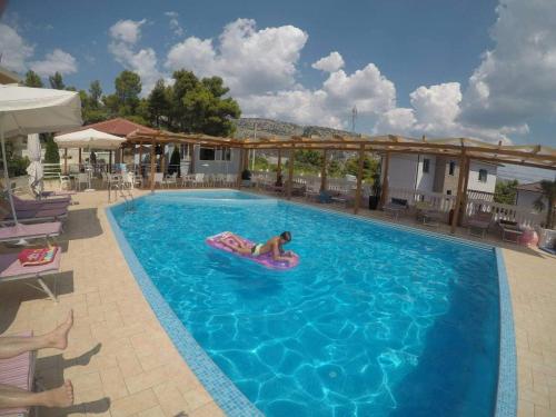 Hotel Gjoci - image 2