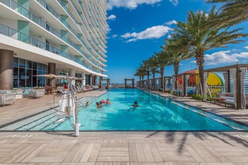Private Ocean Condos at Hyde Beach Resort & Residences - 수영장