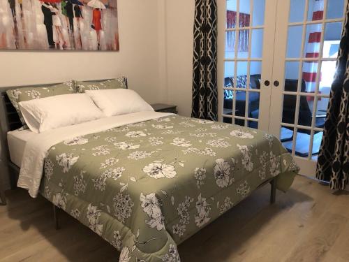 Apartment with Parking by the Lachine Canal 02