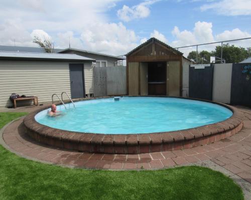Swimming pool, Palmerston North Motel in West End