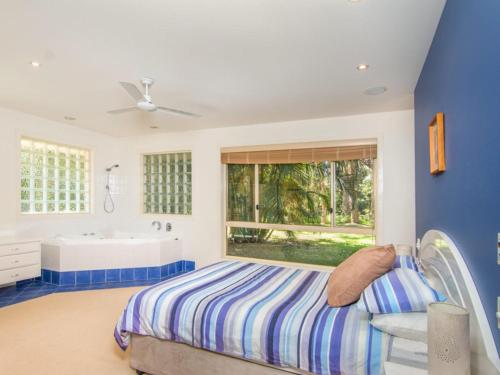 Boomerang Hideaway - at Tranquil acreage in Boomerang Beach