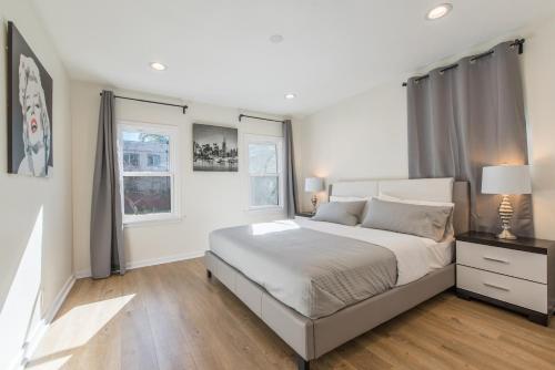 Luxurious Studio City Home photo 2