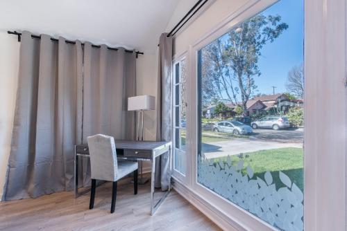 Luxurious Studio City Home photo 3