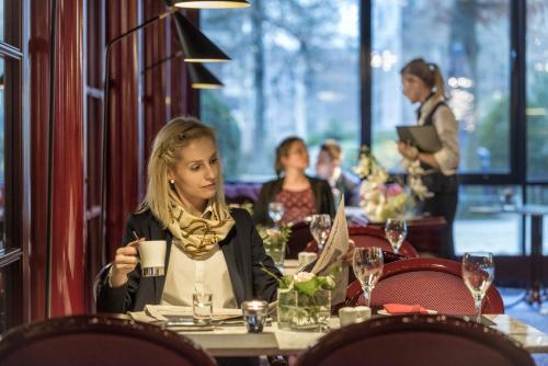 Maritim Hotel Bonn - image 11