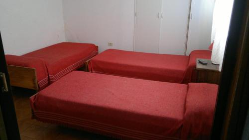 1 double bed, 1 twin bed