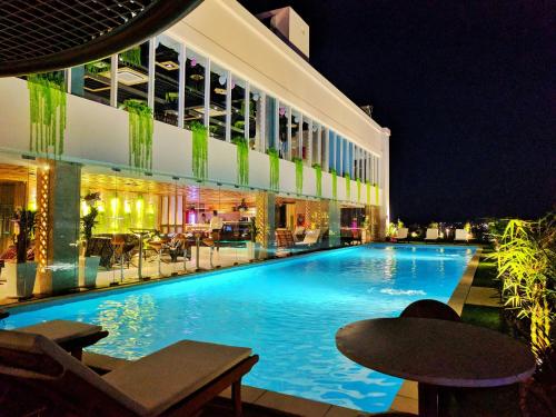 Swimming pool, Holiday One Hotel near Thoi Long Co Tu Pagoda