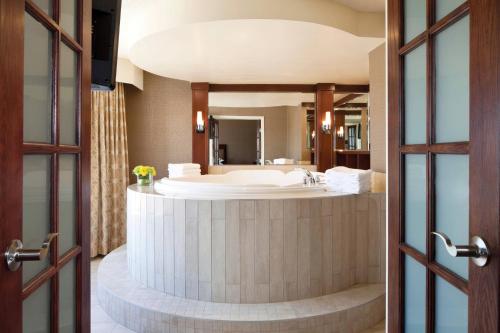 King Jacuzzi Suite