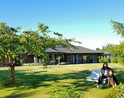 Exterior view, Chester Oaks B&B in West Melton