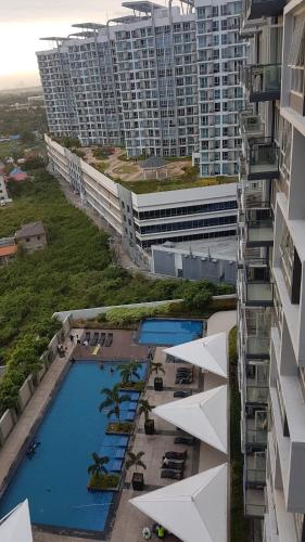 Mactan Newtown Condo with Garden and Ocean View