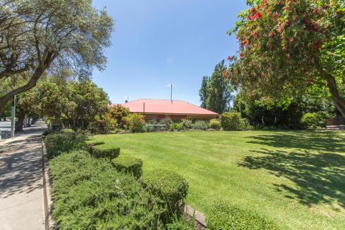 Tanunda's Magpie House