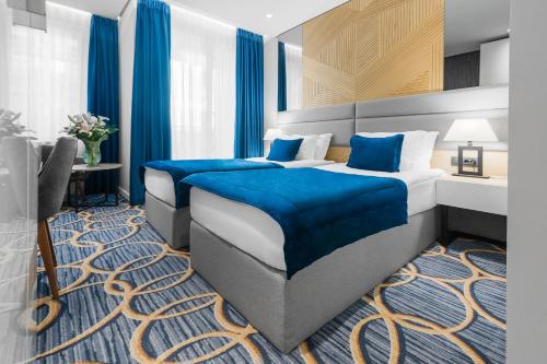 Sky Hotel - image 12