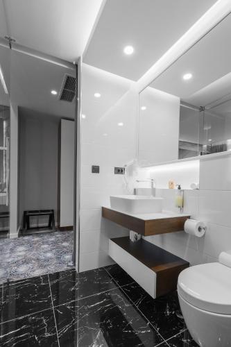 Sky Hotel - image 5