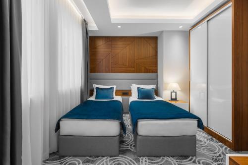 Sky Hotel - image 11