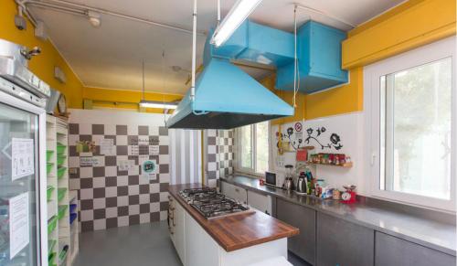 ห้องครัว, Sunflower Beach Backpacker Hostels & Bar-NEW in ริมินี
