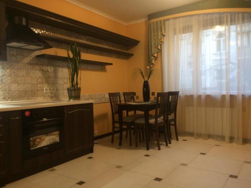 1BR apartment in the old city center (Kyïv) - image 7