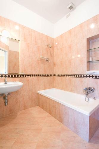 Triple Room image 10