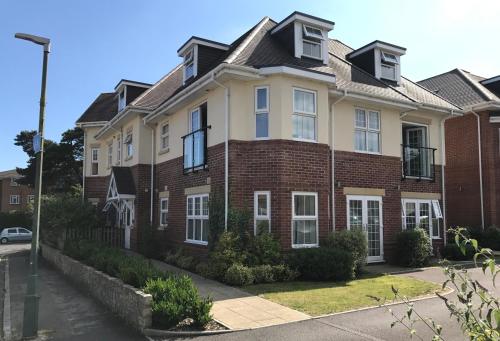 Entrance, No 7 Woods View in Wallisdown and Winton West