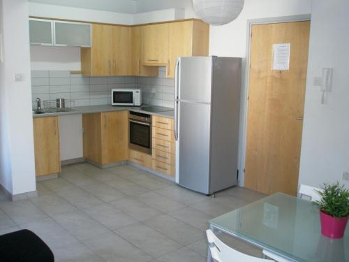 Central new - Hilton area - image 3