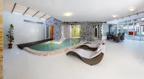 Lux Hotel Onyx