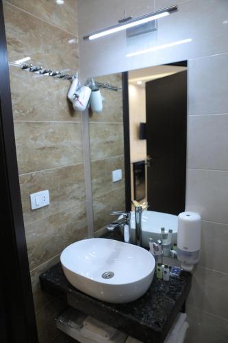 4Room Hotel - image 4