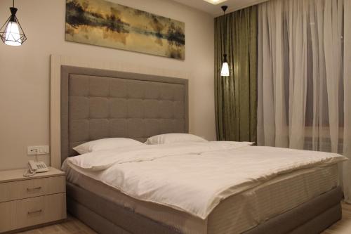 4Room Hotel - image 13