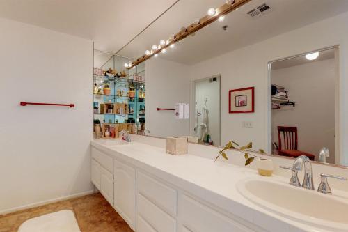 Sunny Palm Springs Retreat Permit# 58428 in Palm Springs, USA