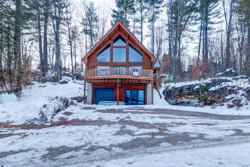 Contemporary ADK 5 Bedroom Chalet on Schroon