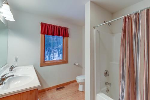 Contemporary ADK 5 Bedroom Chalet on Schroon