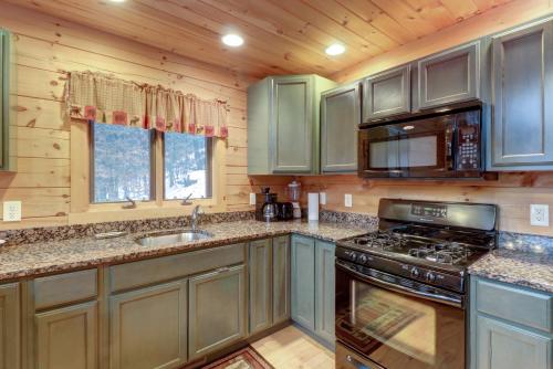 Contemporary ADK 5 Bedroom Chalet on Schroon