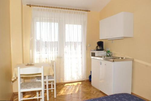 Apartments with a parking space Vodice - 4172 - image 3