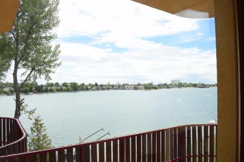 2 bedrooms, 4 beds
