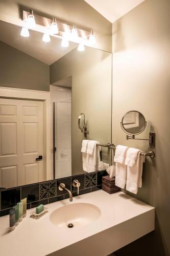 Hotel Broad Ripple - image 3