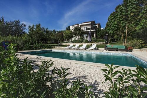  ctim248/ Lovely holiday home with a private pool in Donji Proložac