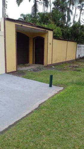 Casa Prado Indaia - 50 mts Praia - WiFi Fibra Home Office