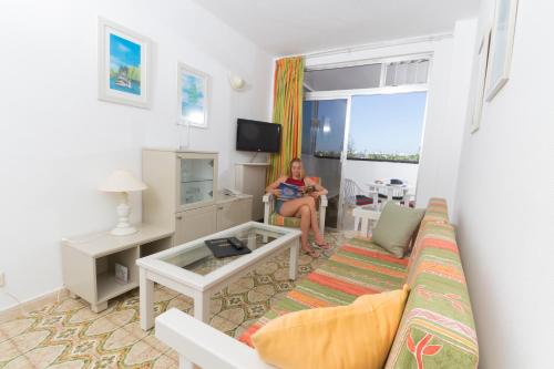 One-Bedroom Apartment image 10