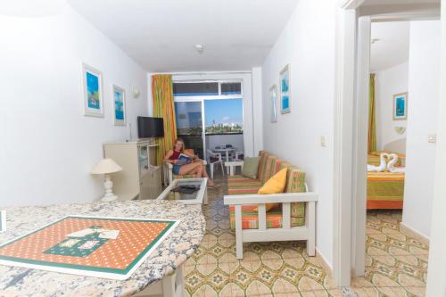 One-Bedroom Apartment image 5