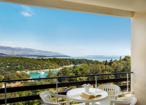 Eva Sunny Hotel & Residence by Valamar in Rab