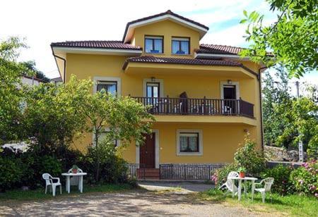 2 bedrooms, 4 beds