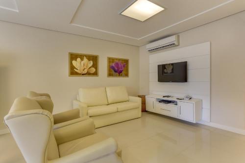 Two-Bedroom House 647 image 10