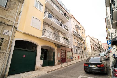 Flores Terrace Apartment - image 12