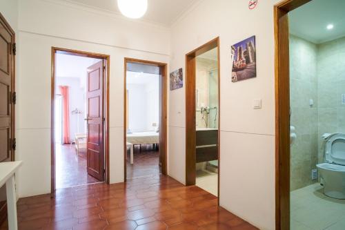 Flores Terrace Apartment - image 6