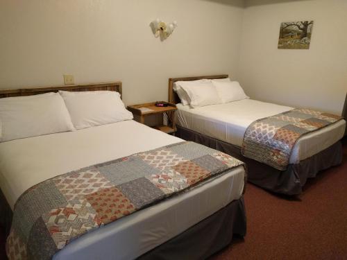 2 queen beds